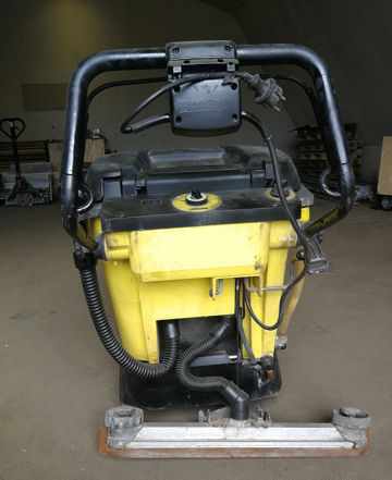 Продам Поломоечную машину Karcher BD 4025 C