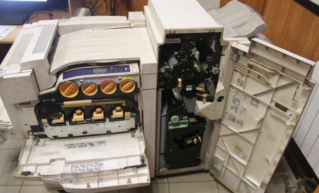 Принтер xerox phaser 7760DPX с финишором и лотками