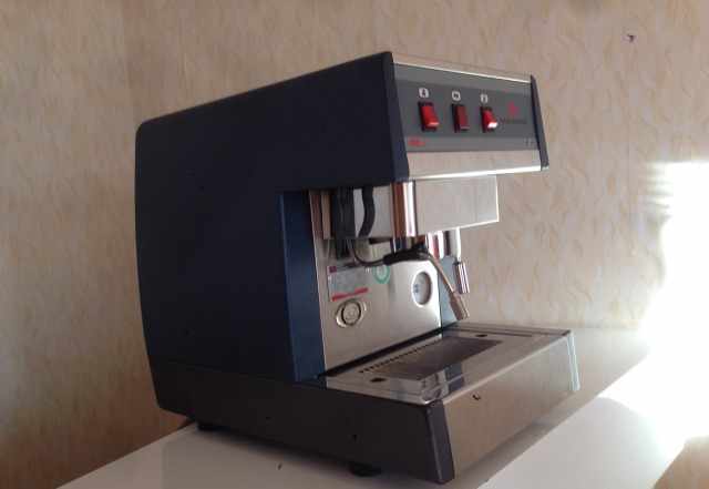 Кофемашина Nuova Simonelli mac 2000