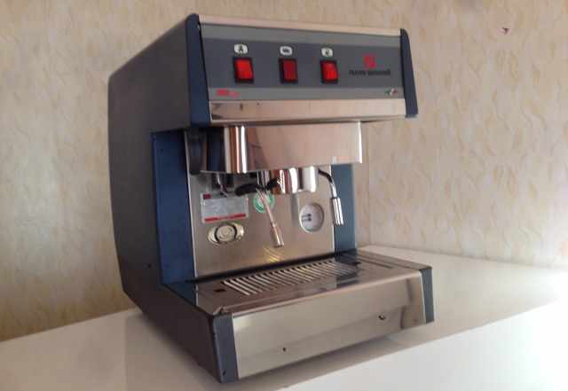 Кофемашина Nuova Simonelli mac 2000