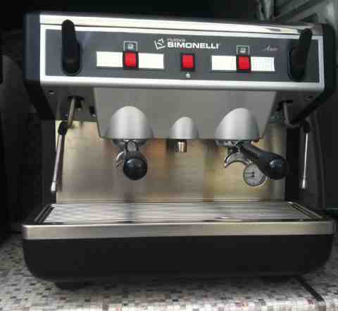  кофемашина Nuova simonelli Appia Compact