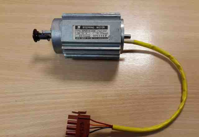 Шаговый двигатель stepping motor KP5R15-008 япония