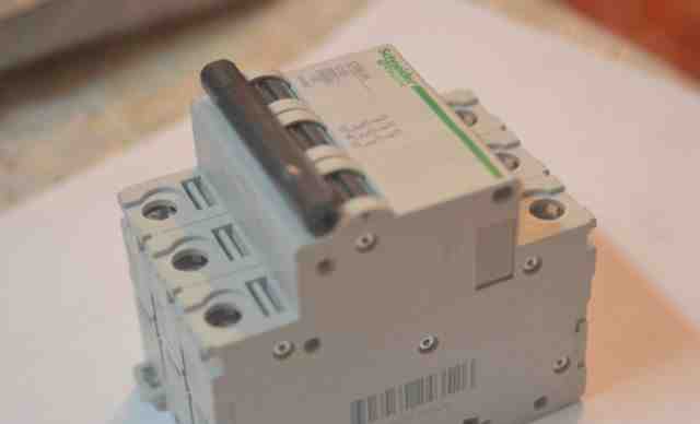 Выключатель Schneider Electric C60N 3P-C 25 арт.2