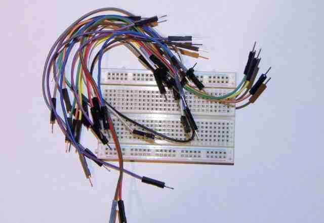 Макетная плата 200 точек+ перемычки разной длинны