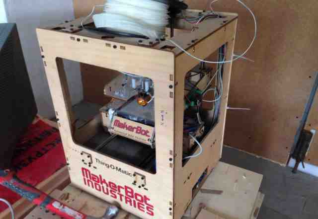 3-D принтер Makerbot