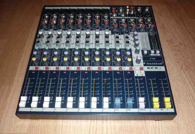 Пульт Soundcraft EFX8