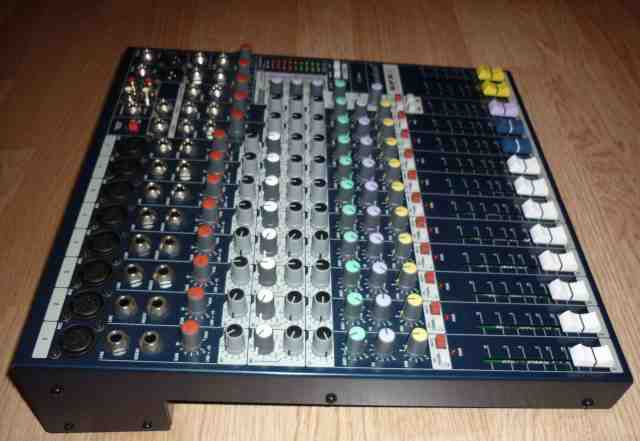 Пульт Soundcraft EFX8