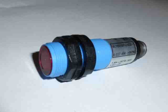 Sick VL180-2P42436 - Датчик оптоэлектронный
